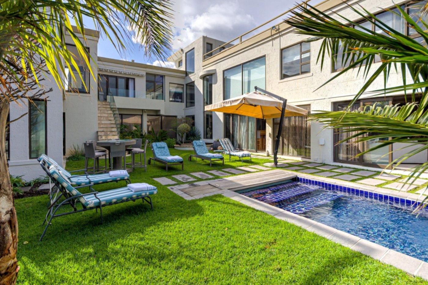 6 Bedroom House Harbour Island, Gordons Bay Bester's International Realty