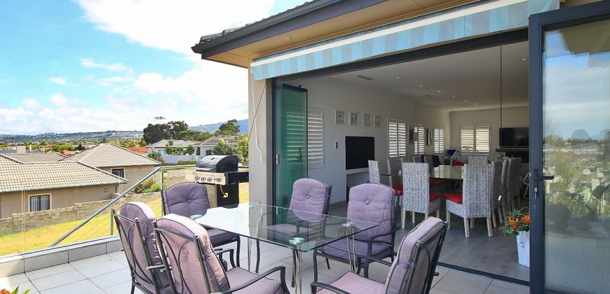 4 Bedroom House Hageland Estate Somerset West